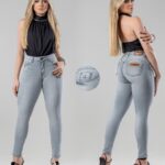 Calça Jeans Feminina Lança Perfume